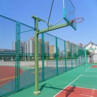河北衡水体育场隔离栅防护网 篮球场围网生产安装
