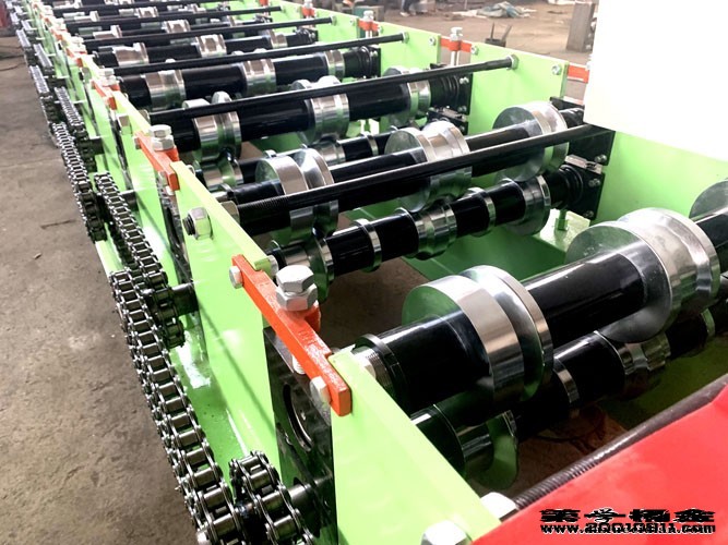 常州彩石金属瓦设备现货供应@河北省沧州市浩洋高端压瓦机实体企业