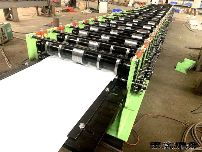 南通300彩钢瓦设备价格生产厂@河北省泊头市浩洋机械实体生产厂