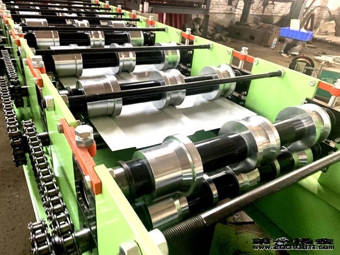 南通300彩钢瓦设备价格爆销@河北省泊头市浩洋机械实体生产厂